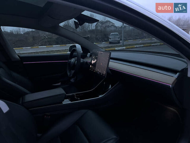 Білий Тесла Модель 3, об'ємом двигуна 0 л та пробігом 76 тис. км за 20500 $, фото 7 на Automoto.ua