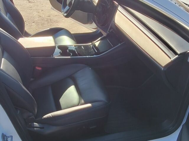 Білий Тесла Модель 3, об'ємом двигуна 0 л та пробігом 95 тис. км за 13500 $, фото 14 на Automoto.ua