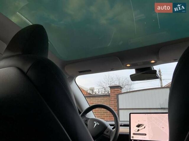 Белый Тесла Модель 3, объемом двигателя 0 л и пробегом 31 тыс. км за 32600 $, фото 45 на Automoto.ua
