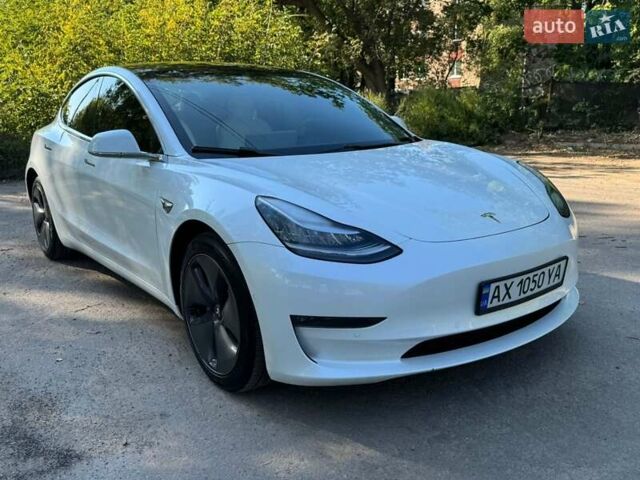 Белый Тесла Модель 3, объемом двигателя 0 л и пробегом 12 тыс. км за 18300 $, фото 2 на Automoto.ua