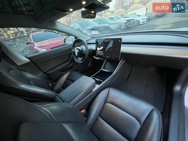Белый Тесла Модель 3, объемом двигателя 0 л и пробегом 160 тыс. км за 11500 $, фото 14 на Automoto.ua