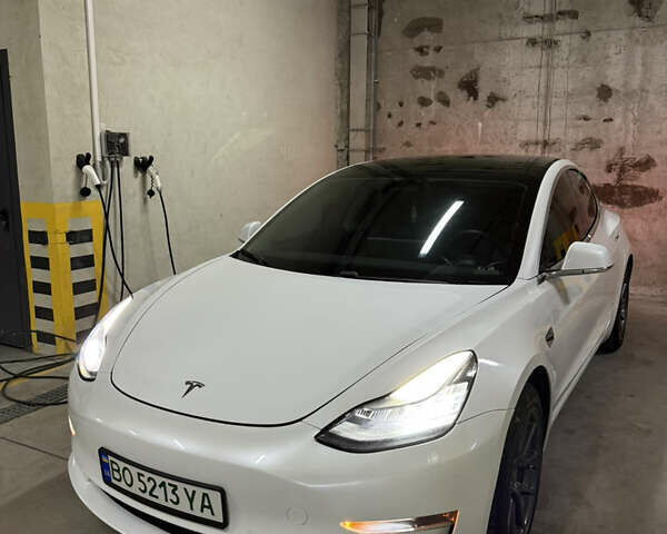 Білий Тесла Модель 3, об'ємом двигуна 0 л та пробігом 145 тис. км за 16900 $, фото 2 на Automoto.ua