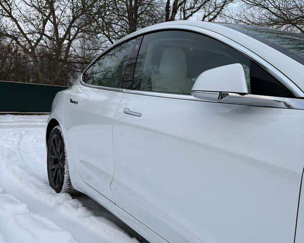 Білий Тесла Модель 3, об'ємом двигуна 0 л та пробігом 96 тис. км за 19000 $, фото 4 на Automoto.ua