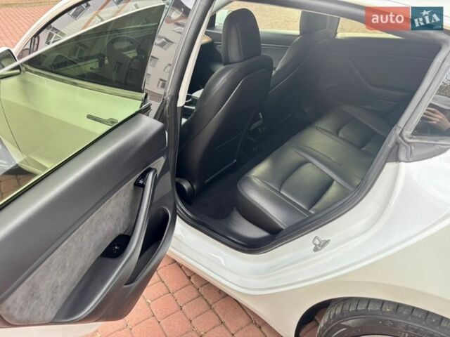 Білий Тесла Модель 3, об'ємом двигуна 0 л та пробігом 108 тис. км за 16400 $, фото 6 на Automoto.ua