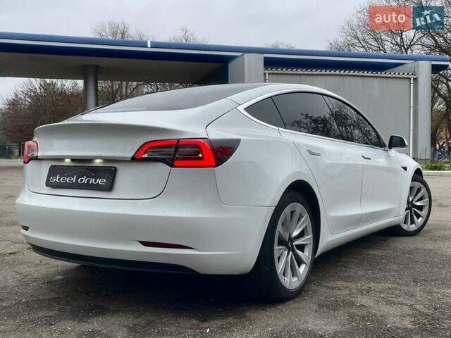 Белый Тесла Модель 3, объемом двигателя 0 л и пробегом 131 тыс. км за 21300 $, фото 4 на Automoto.ua