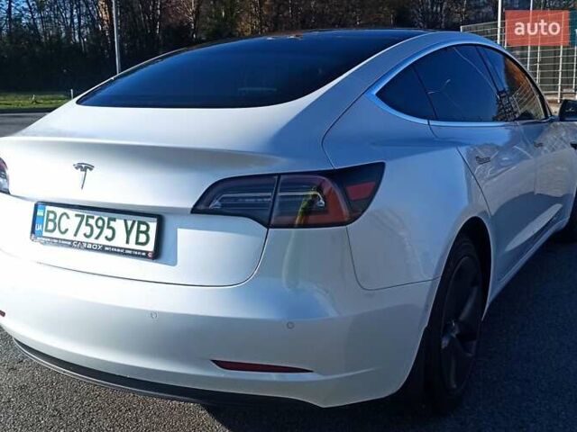 Білий Тесла Модель 3, об'ємом двигуна 0 л та пробігом 66 тис. км за 19000 $, фото 14 на Automoto.ua