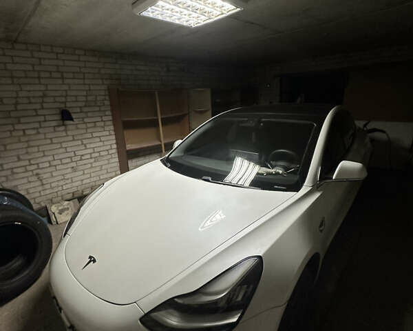 Білий Тесла Модель 3, об'ємом двигуна 0 л та пробігом 120 тис. км за 18900 $, фото 1 на Automoto.ua