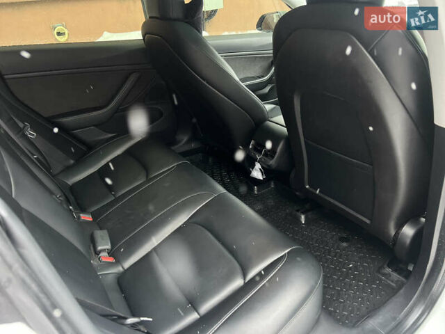 Белый Тесла Модель 3, объемом двигателя 0 л и пробегом 73 тыс. км за 17500 $, фото 27 на Automoto.ua