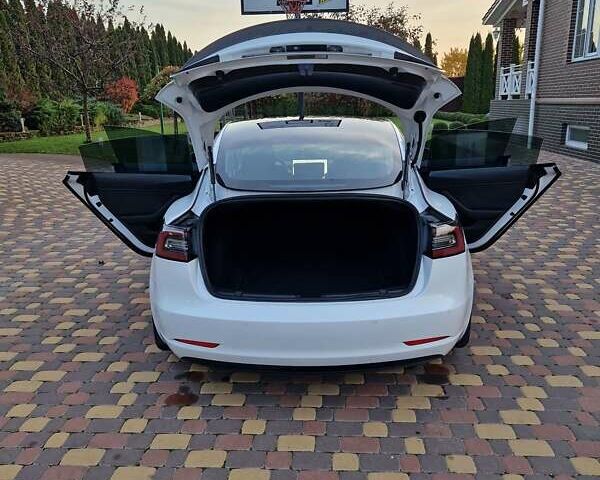 Белый Тесла Модель 3, объемом двигателя 0 л и пробегом 135 тыс. км за 20500 $, фото 19 на Automoto.ua