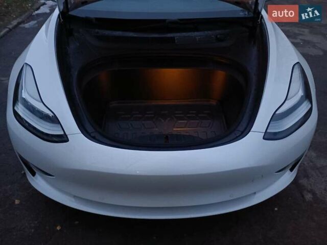 Білий Тесла Модель 3, об'ємом двигуна 0 л та пробігом 184 тис. км за 21100 $, фото 5 на Automoto.ua