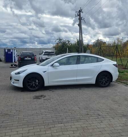 Білий Тесла Модель 3, об'ємом двигуна 0 л та пробігом 115 тис. км за 19125 $, фото 4 на Automoto.ua