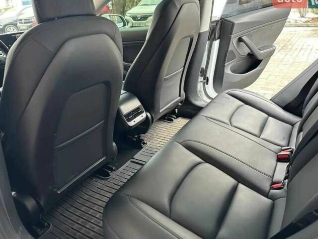 Білий Тесла Модель 3, об'ємом двигуна 0 л та пробігом 120 тис. км за 11538 $, фото 7 на Automoto.ua