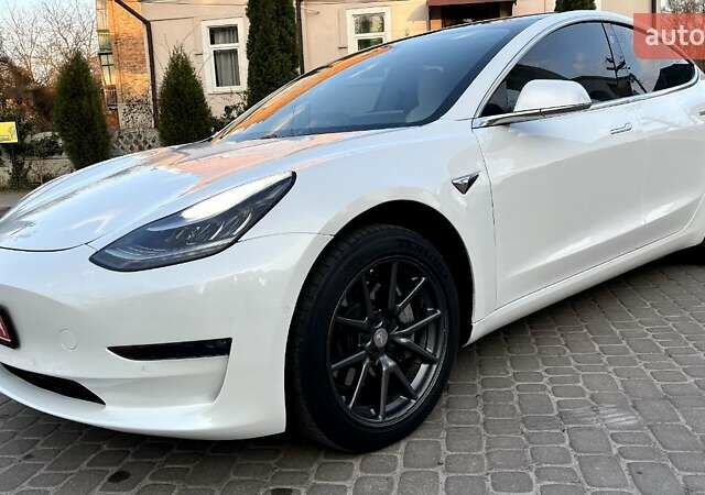 Белый Тесла Модель 3, объемом двигателя 0 л и пробегом 97 тыс. км за 19900 $, фото 12 на Automoto.ua