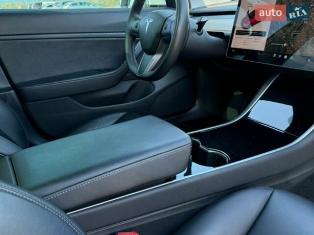 Белый Тесла Модель 3, объемом двигателя 0 л и пробегом 100 тыс. км за 13900 $, фото 81 на Automoto.ua