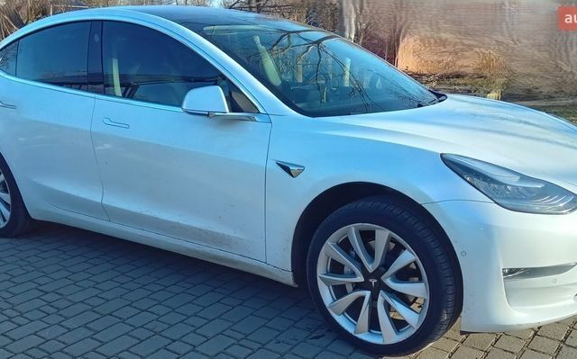 Белый Тесла Модель 3, объемом двигателя 0 л и пробегом 124 тыс. км за 20500 $, фото 2 на Automoto.ua