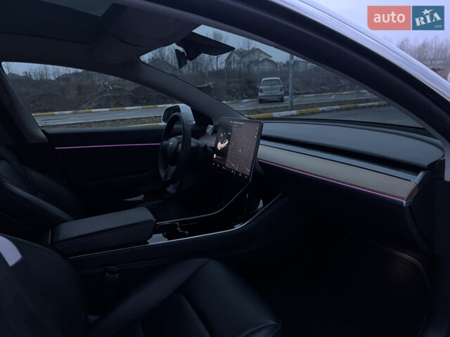 Белый Тесла Модель 3, объемом двигателя 0 л и пробегом 76 тыс. км за 21000 $, фото 7 на Automoto.ua