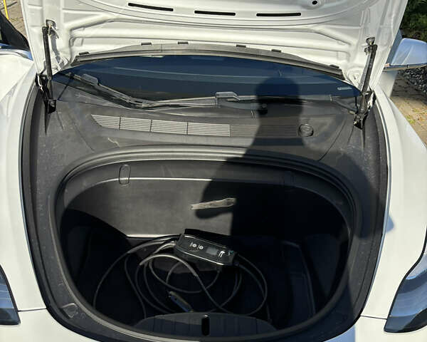 Белый Тесла Модель 3, объемом двигателя 0 л и пробегом 121 тыс. км за 19400 $, фото 24 на Automoto.ua