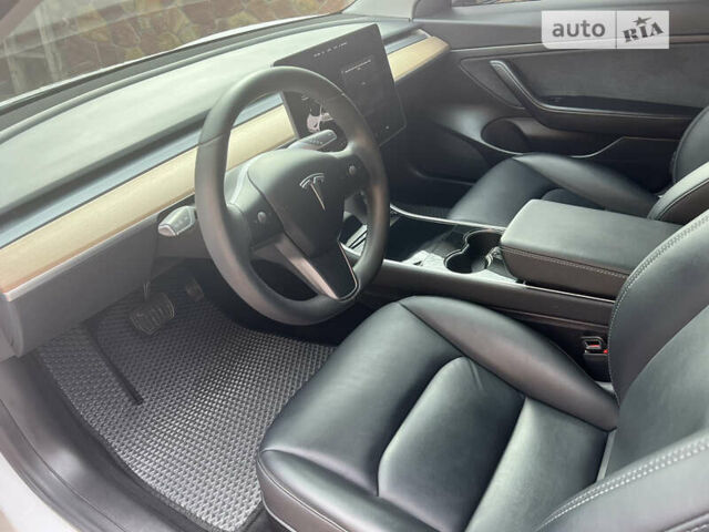 Белый Тесла Модель 3, объемом двигателя 0 л и пробегом 92 тыс. км за 20700 $, фото 6 на Automoto.ua