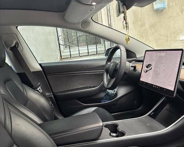 Тесла Модель 3 2019 у Дніпро (Дніпропетровську) на Automoto.ua Білий Тесла Модель 3, об'ємом двигуна 0 л та пробігом 164 тис. км за 20500 $, фото 1 на Automoto.ua