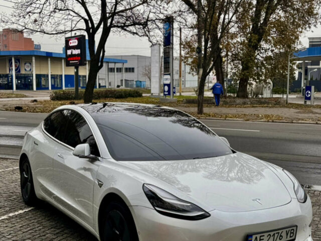 Белый Тесла Модель 3, объемом двигателя 0 л и пробегом 50 тыс. км за 23300 $, фото 5 на Automoto.ua