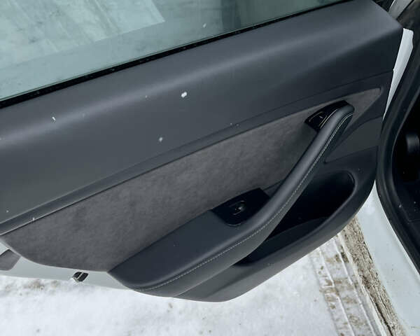 Белый Тесла Модель 3, объемом двигателя 0 л и пробегом 220 тыс. км за 16500 $, фото 23 на Automoto.ua