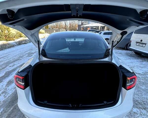 Белый Тесла Модель 3, объемом двигателя 0 л и пробегом 163 тыс. км за 14400 $, фото 39 на Automoto.ua