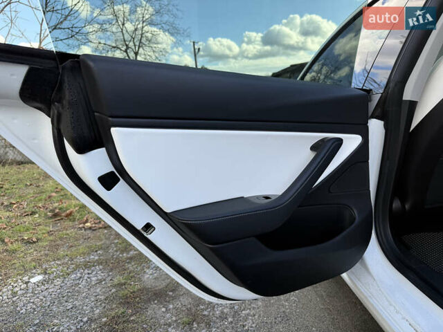 Белый Тесла Модель 3, объемом двигателя 0 л и пробегом 89 тыс. км за 16999 $, фото 12 на Automoto.ua