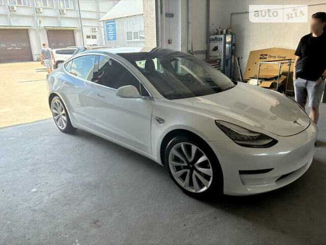 Белый Тесла Модель 3, объемом двигателя 0 л и пробегом 83 тыс. км за 20300 $, фото 16 на Automoto.ua