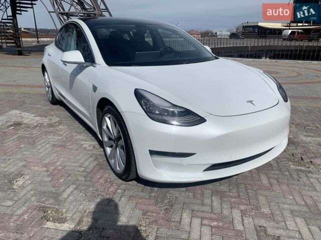 Белый Тесла Модель 3, объемом двигателя 0 л и пробегом 167 тыс. км за 25500 $, фото 1 на Automoto.ua