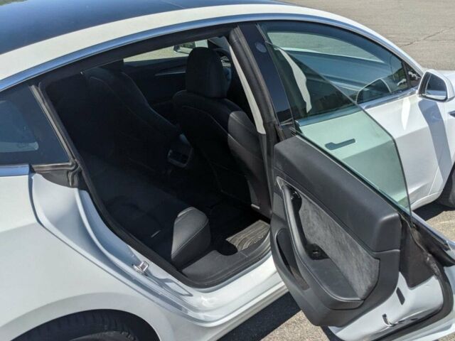 Білий Тесла Модель 3, об'ємом двигуна 0 л та пробігом 128 тис. км за 20500 $, фото 12 на Automoto.ua