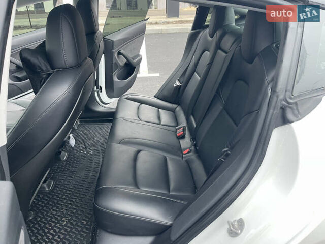 Белый Тесла Модель 3, объемом двигателя 0 л и пробегом 73 тыс. км за 17000 $, фото 32 на Automoto.ua