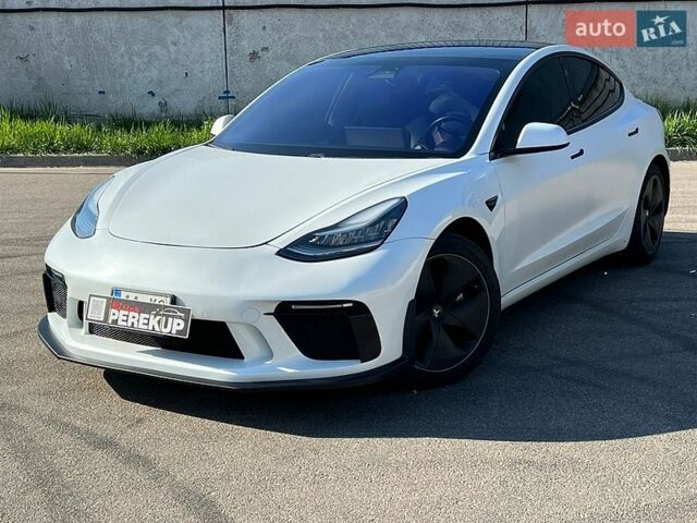 Белый Тесла Модель 3, объемом двигателя 0 л и пробегом 148 тыс. км за 16999 $, фото 4 на Automoto.ua