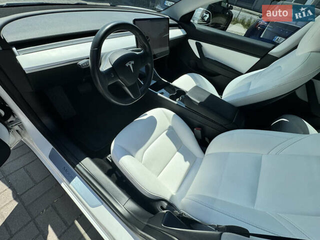 Білий Тесла Модель 3, об'ємом двигуна 0 л та пробігом 55 тис. км за 19000 $, фото 8 на Automoto.ua