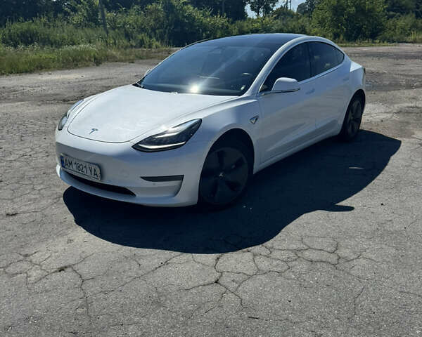 Белый Тесла Модель 3, объемом двигателя 0 л и пробегом 150 тыс. км за 14999 $, фото 1 на Automoto.ua