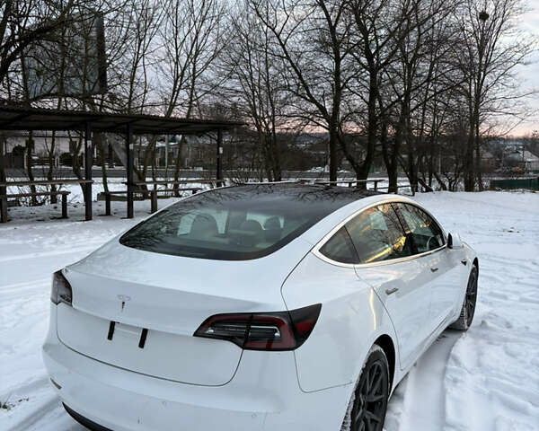 Білий Тесла Модель 3, об'ємом двигуна 0 л та пробігом 96 тис. км за 19000 $, фото 5 на Automoto.ua