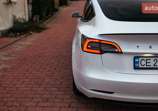 Белый Тесла Модель 3, объемом двигателя 0 л и пробегом 63 тыс. км за 15999 $, фото 16 на Automoto.ua