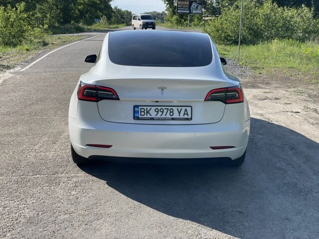 Белый Тесла Модель 3, объемом двигателя 0 л и пробегом 200 тыс. км за 14777 $, фото 6 на Automoto.ua