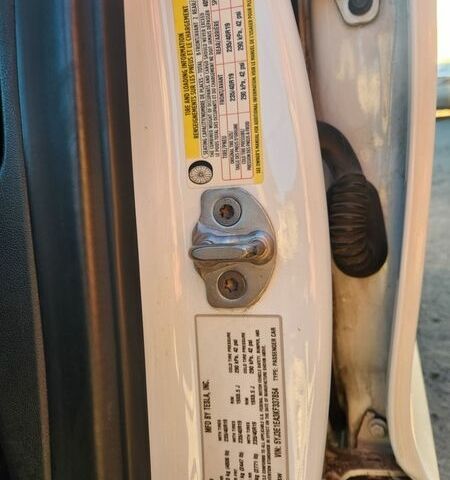 Белый Тесла Модель 3, объемом двигателя 0 л и пробегом 183 тыс. км за 15250 $, фото 27 на Automoto.ua