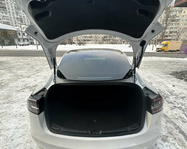 Белый Тесла Модель 3, объемом двигателя 0 л и пробегом 45 тыс. км за 15700 $, фото 14 на Automoto.ua