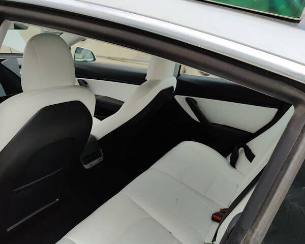 Белый Тесла Модель 3, объемом двигателя 0 л и пробегом 93 тыс. км за 16900 $, фото 2 на Automoto.ua