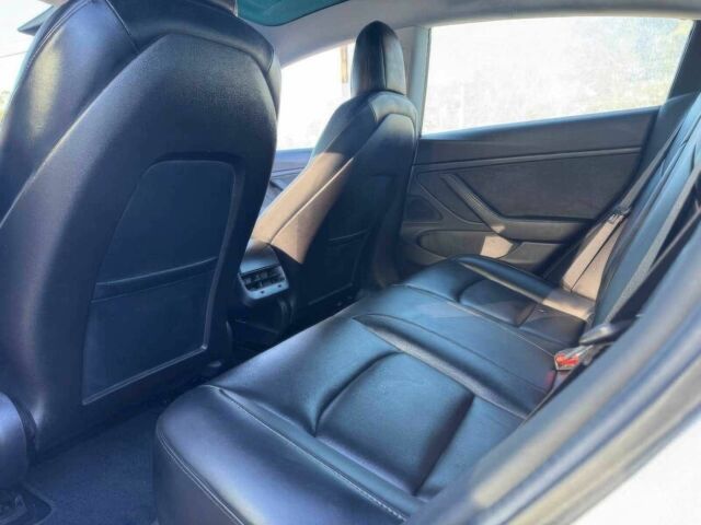 Білий Тесла Модель 3, об'ємом двигуна 0 л та пробігом 46 тис. км за 8000 $, фото 13 на Automoto.ua