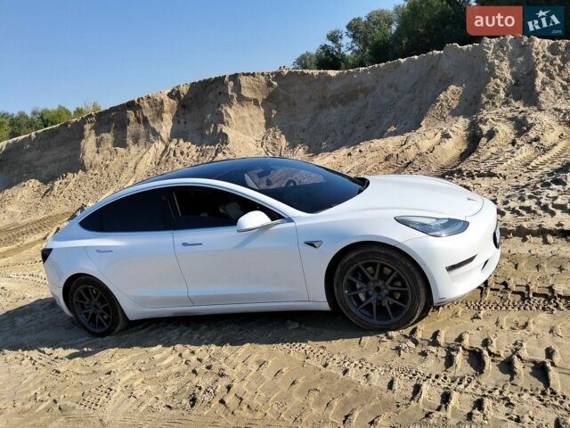 Белый Тесла Модель 3, объемом двигателя 0 л и пробегом 140 тыс. км за 16200 $, фото 2 на Automoto.ua