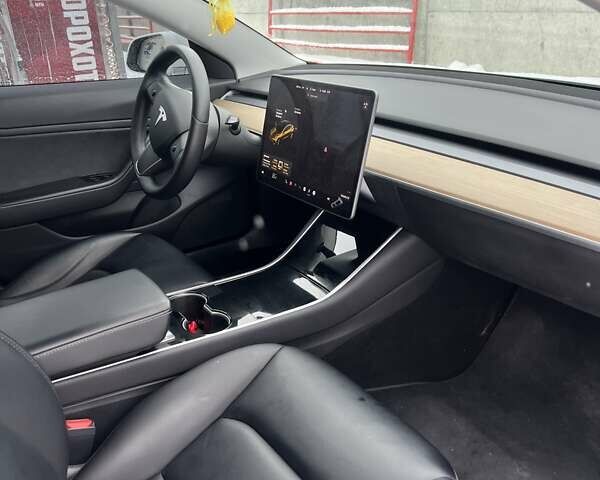 Белый Тесла Модель 3, объемом двигателя 0 л и пробегом 122 тыс. км за 19350 $, фото 12 на Automoto.ua