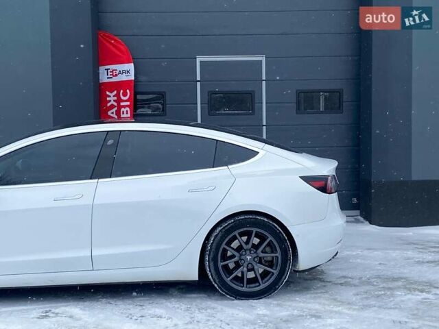 Белый Тесла Модель 3, объемом двигателя 0 л и пробегом 103 тыс. км за 18999 $, фото 6 на Automoto.ua