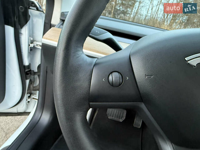 Белый Тесла Модель 3, объемом двигателя 0 л и пробегом 139 тыс. км за 17750 $, фото 52 на Automoto.ua