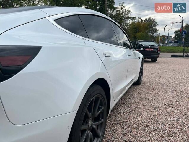 Белый Тесла Модель 3, объемом двигателя 0 л и пробегом 100 тыс. км за 19000 $, фото 8 на Automoto.ua