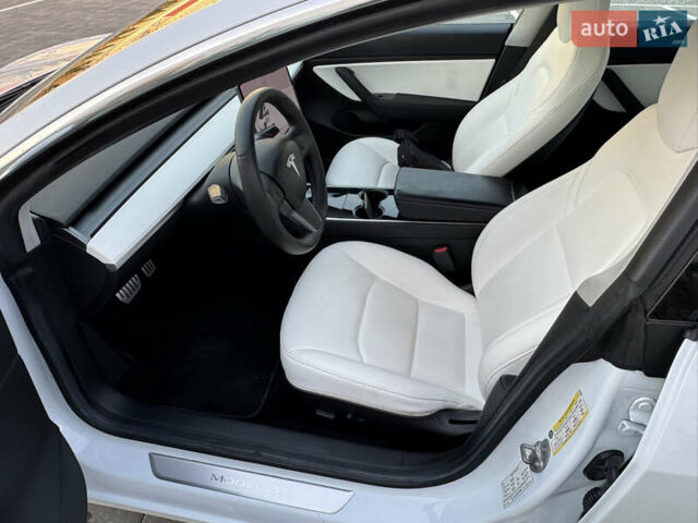 Белый Тесла Модель 3, объемом двигателя 0 л и пробегом 107 тыс. км за 19500 $, фото 29 на Automoto.ua