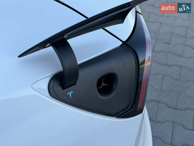 Білий Тесла Модель 3, об'ємом двигуна 0 л та пробігом 74 тис. км за 16500 $, фото 28 на Automoto.ua