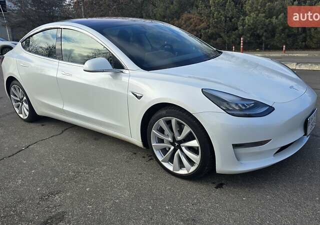 Белый Тесла Модель 3, объемом двигателя 0 л и пробегом 45 тыс. км за 16500 $, фото 8 на Automoto.ua