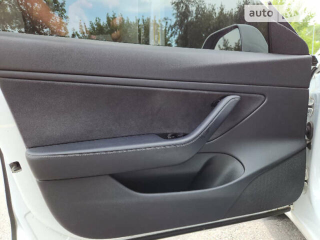 Белый Тесла Модель 3, объемом двигателя 0 л и пробегом 135 тыс. км за 17200 $, фото 8 на Automoto.ua